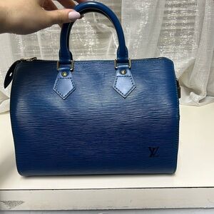 Louis Vuitton
Speedy Handbag Epi Leather 30